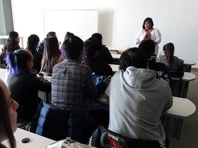 Estudiantes de INACAP Punta Arenas que trabajarán en Estados Unidos reciben sus pasaportes