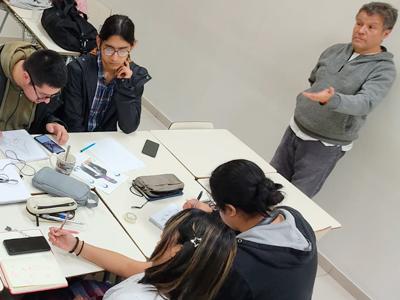 Estudiantes en Taller