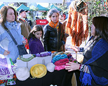 Emprendedores mapuches exhiben sus productos e iniciativas en evento organizado por alumnos de Turismo de INACAP Temuco