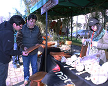 Emprendedores mapuches exhiben sus productos e iniciativas en evento organizado por alumnos de Turismo de INACAP Temuco